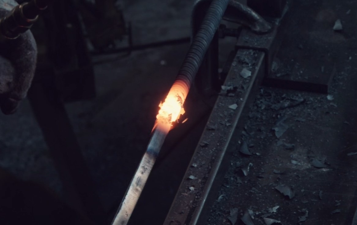 Twisting a pattern-welding bar in a blacksmith-shop